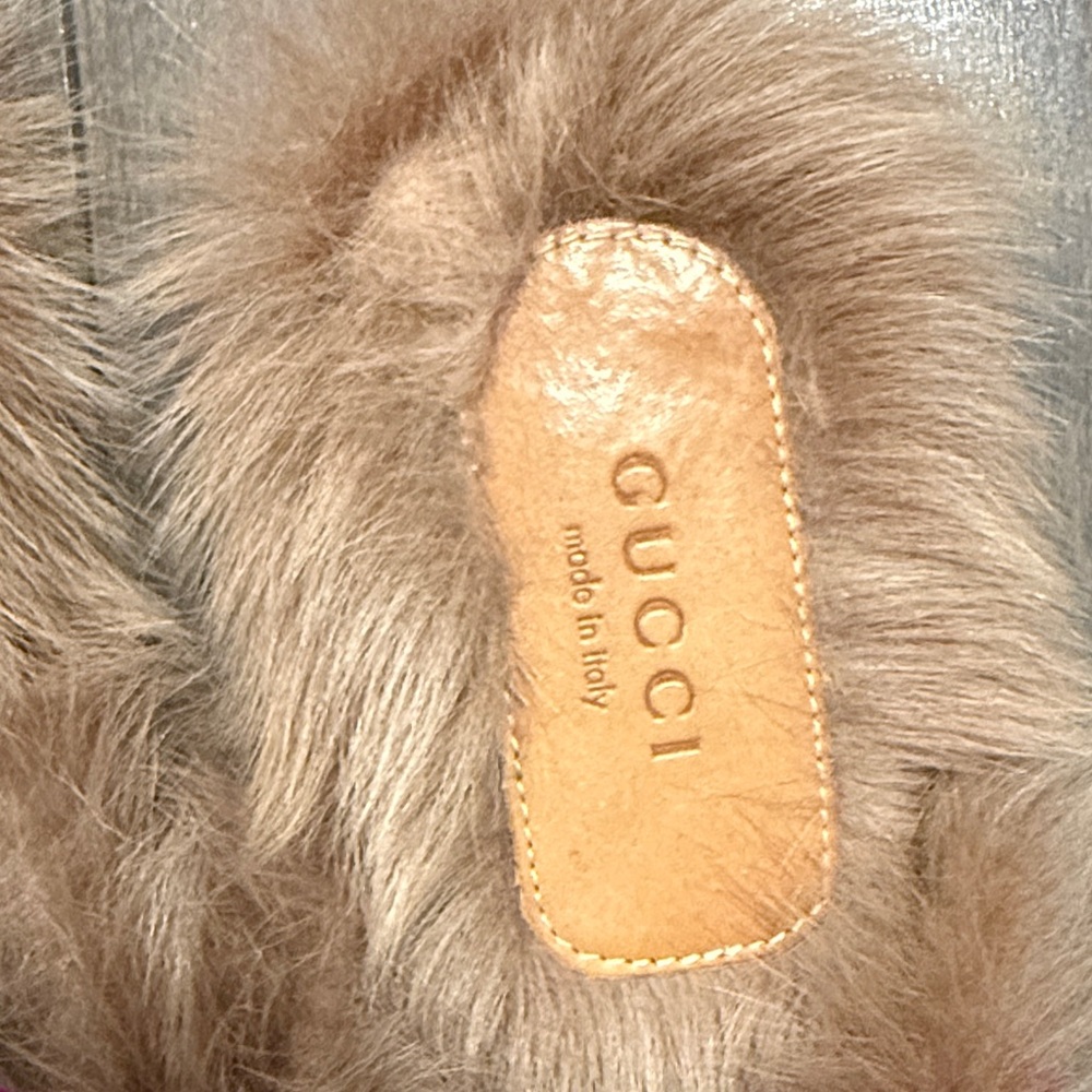 Gucci Women's Magenta Velvet Mules with Fur Trim - Picture 3 of 4